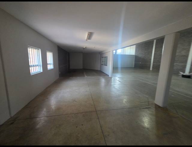 550M² WAREHOUSE TO LET IN STORMILL